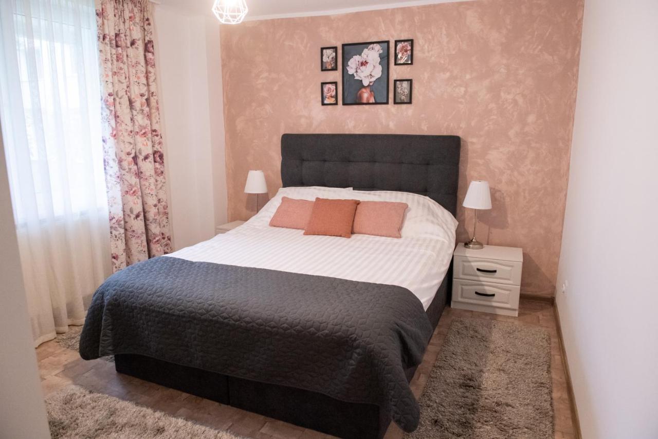 Apartamento Urban Oasis Piatra Neamţ Exterior foto